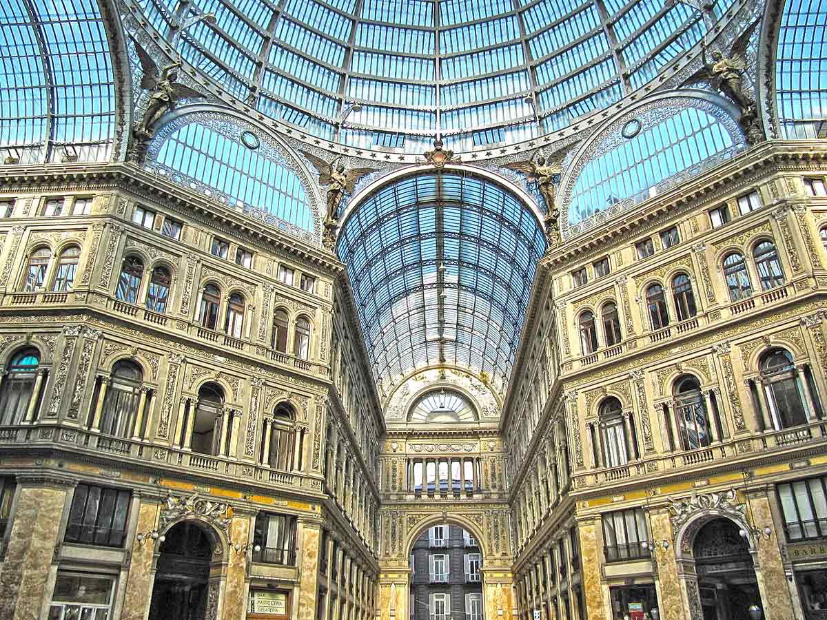 Galleria Umberto I en el centro de Nápoles