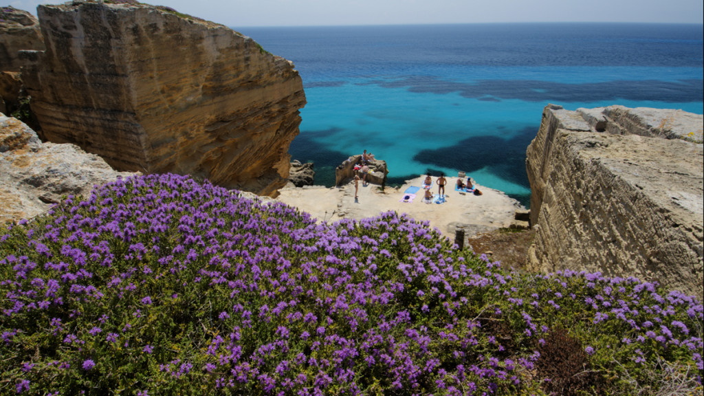 Playas de Favignana en las Islas Egadi de Sicilia