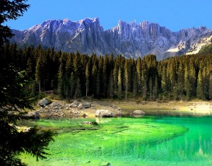 Lago di Carezza en los Dolomitas (Foto Flickr de 5348 Franco)