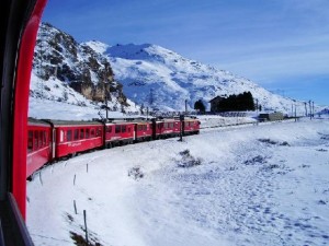 Tren turístico Bernina entre Italia y Suiza