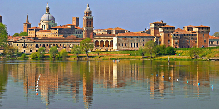 Panorámica de Mantua desde el río